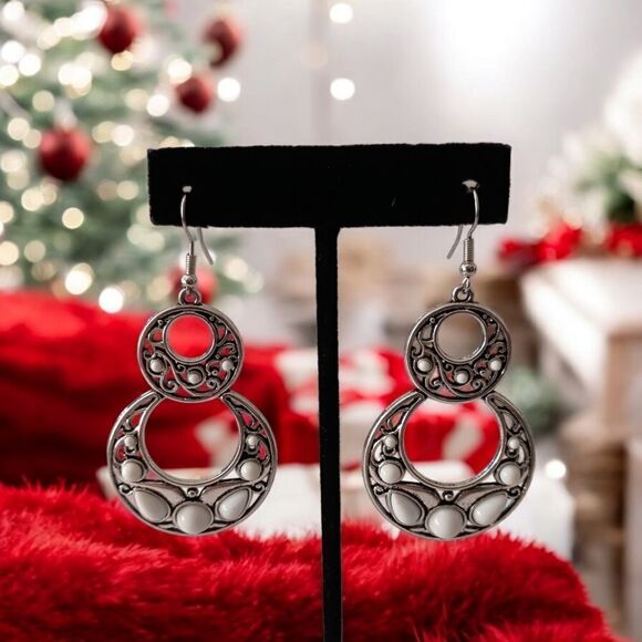 Boho Chandelier Dangle Earrings White Cabochons Silver Tone Western Whimsigoth. - Picture 14 of 16